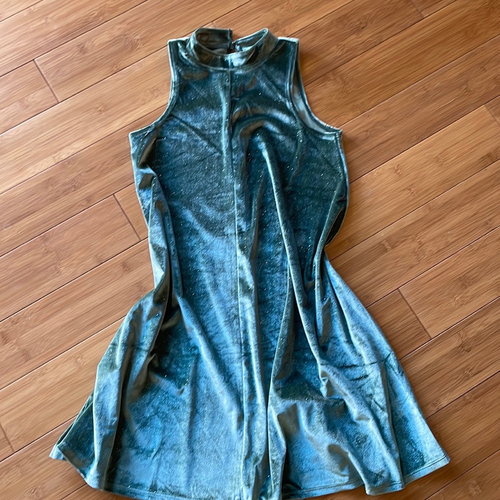 Girls velvet dress